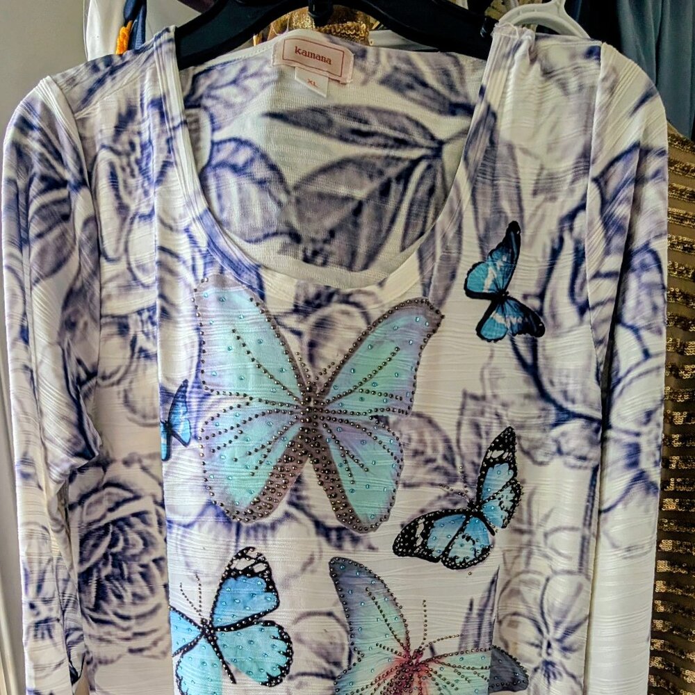 Long Sleeve Scoop Neck Butterfly Tunic Size XL  Sparkles around the butterflies